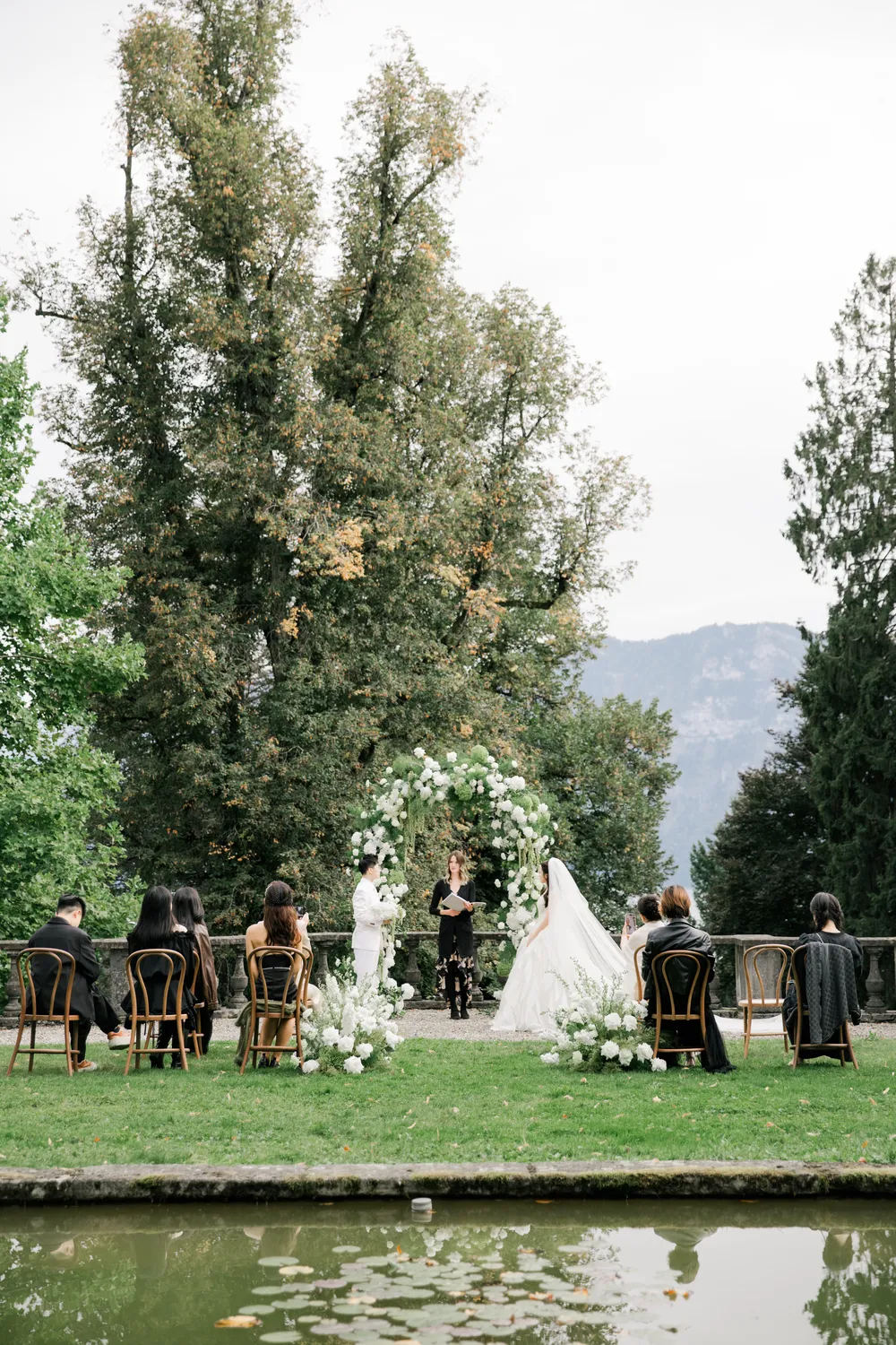 Breathtaking lakeside wedding ceremony with views in Meggen